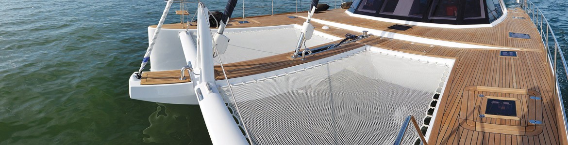 Sailing : Nets and trampolines for multihulls and sport catamarans
